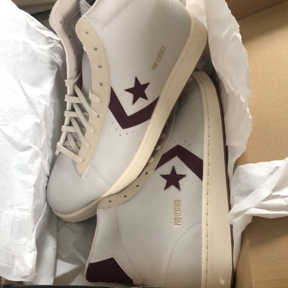 NWT MENS CONVERSE LEATHER SHOES. Two sizes.  Firm on price. - Picture 4 of 5